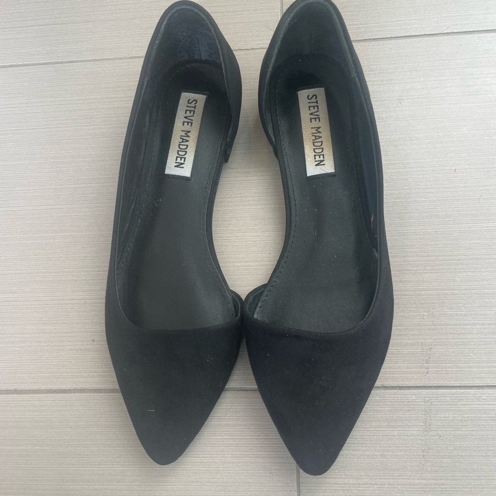 Steve Madden black suede flat size 5.5